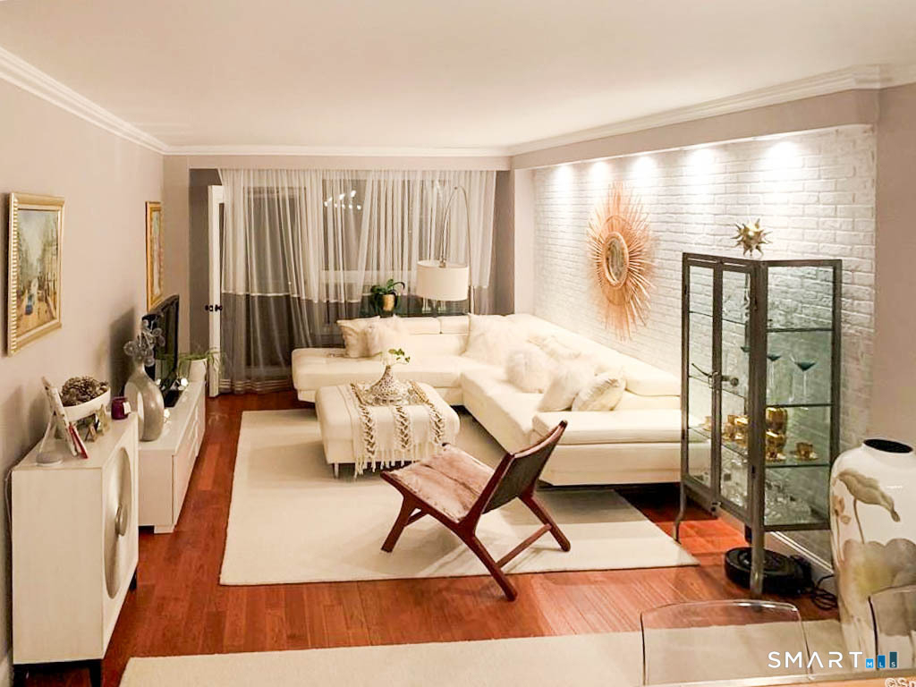 91 Strawberry Hill Avenue - Photo 1