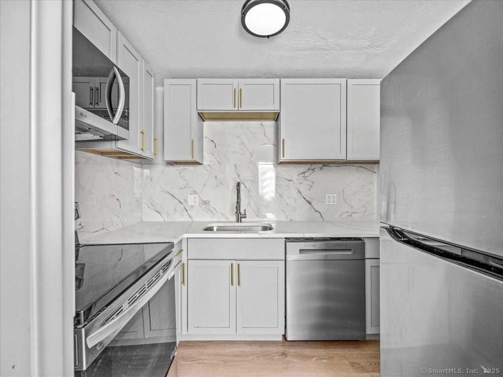 98 Carlton Street - Photo 0