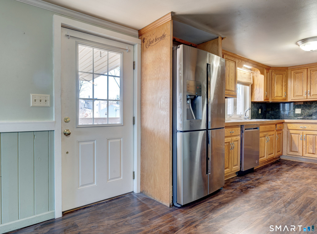 1091 Main Street - Photo 2