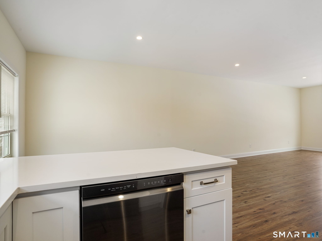 6 Beacon Square - Photo 8