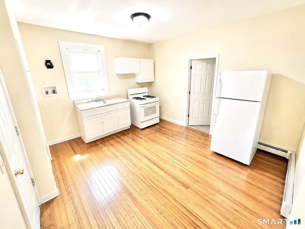 429 Baldwin Street - Photo 7