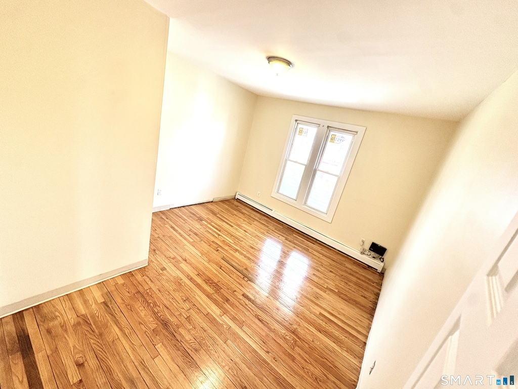 429 Baldwin Street - Photo 9