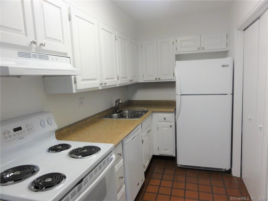 500 Newfield Avenue - Photo 8