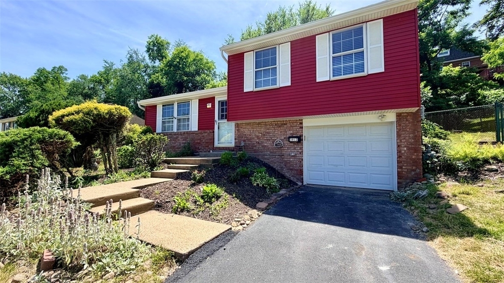 3812 Louisa St - Photo 0