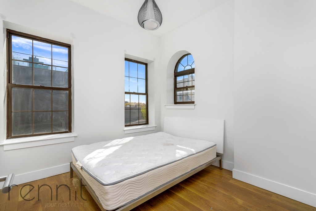 146 Wyckoff Avenue - Photo 4