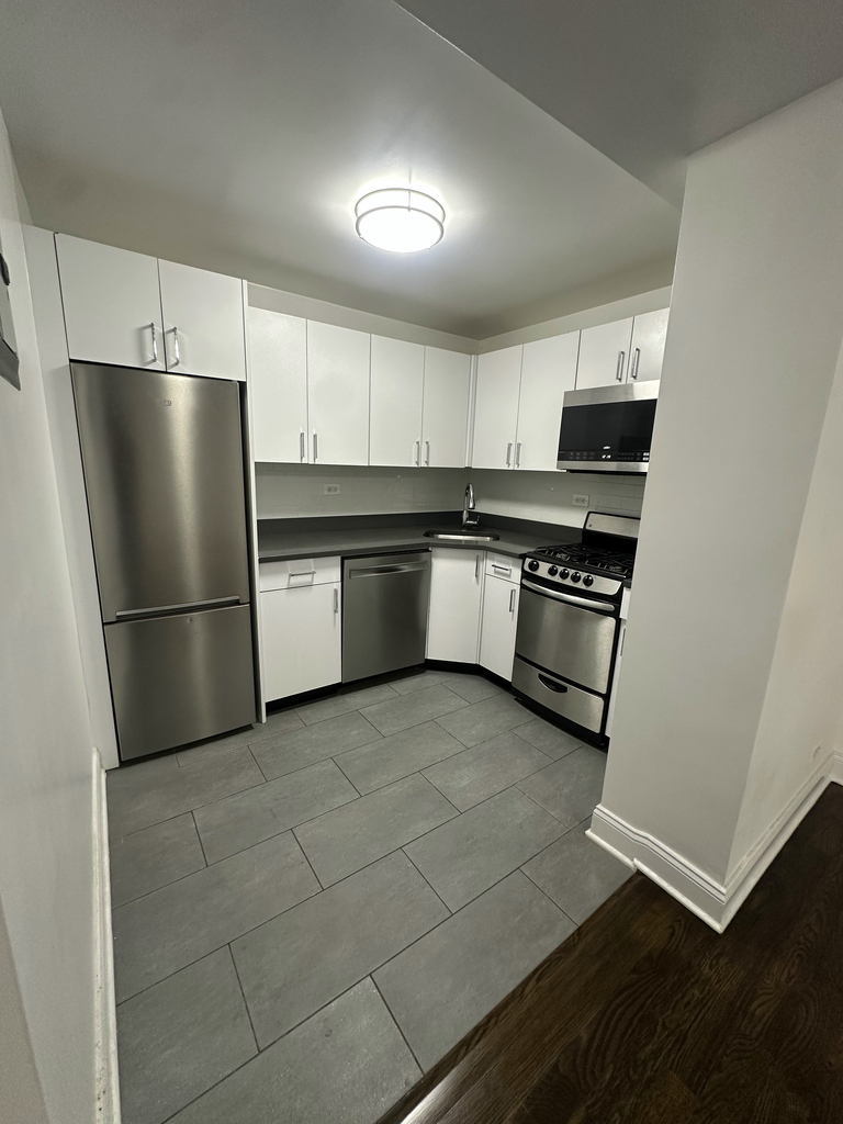 165 East 35th Street - Photo 2