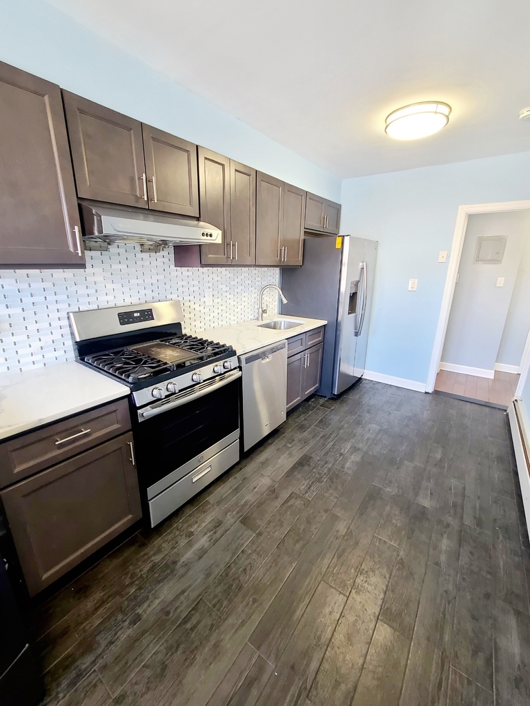 67-12 Juno Street - Photo 4