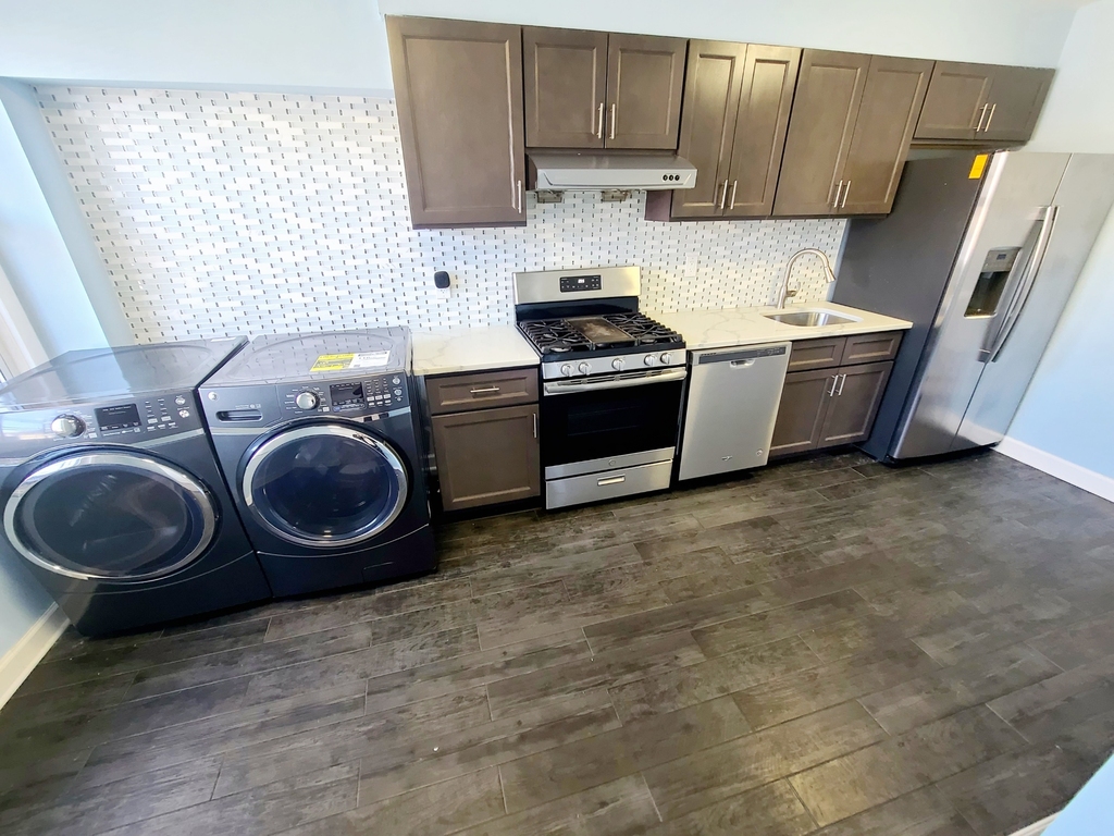 67-12 Juno Street - Photo 9