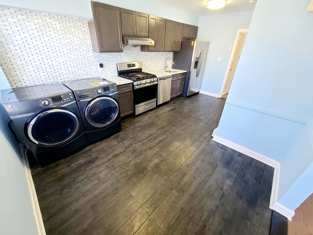67-12 Juno Street - Photo 8