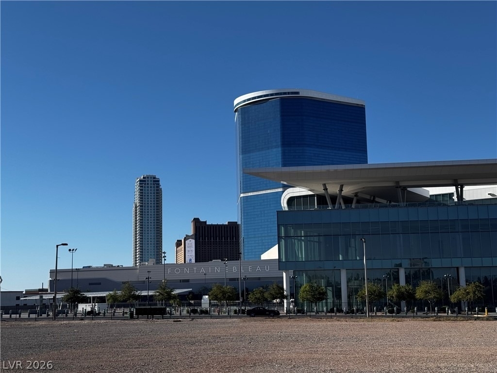 350 E Desert Inn Road - Photo 18