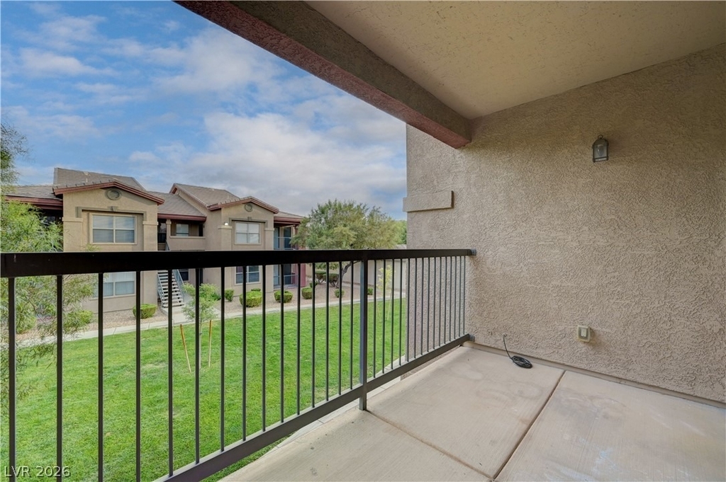 8000 W Badura Avenue - Photo 35