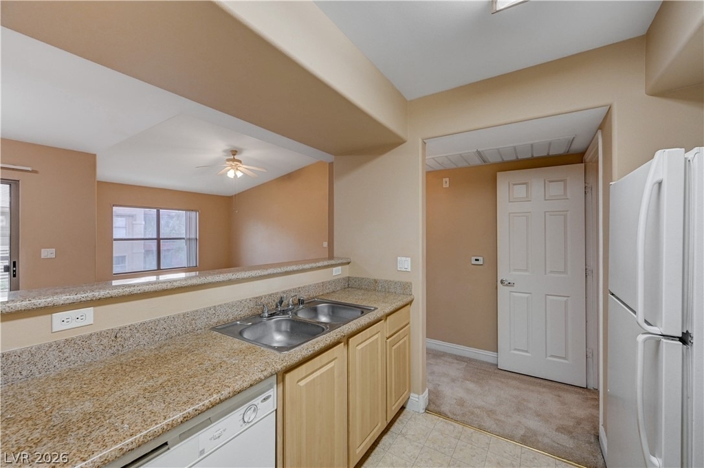 8000 W Badura Avenue - Photo 19