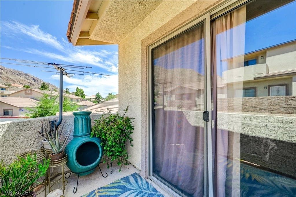 2050 N Los Feliz Street - Photo 42