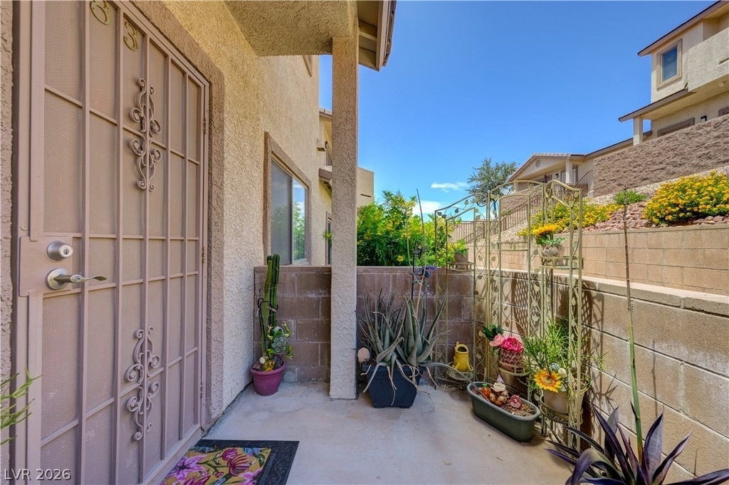 2050 N Los Feliz Street - Photo 6