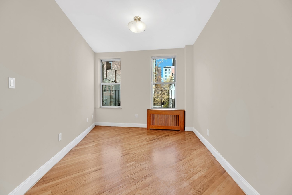 876 Lexington Avenue - Photo 2