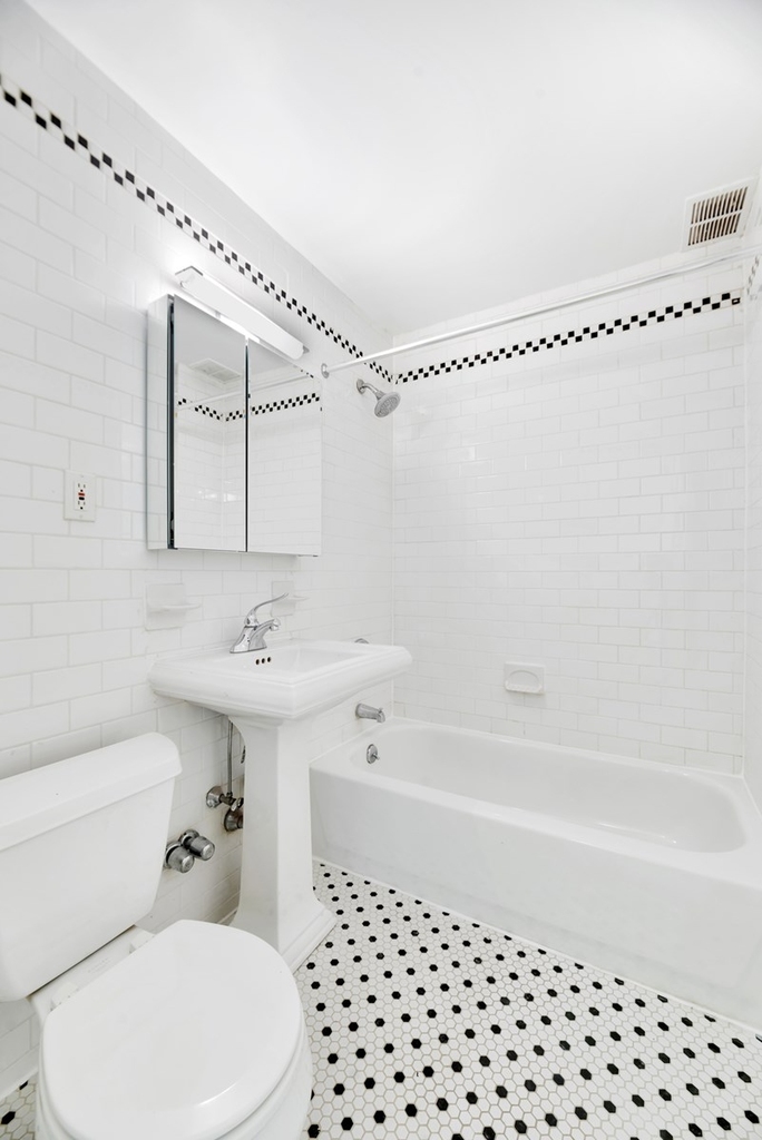 876 Lexington Avenue - Photo 4