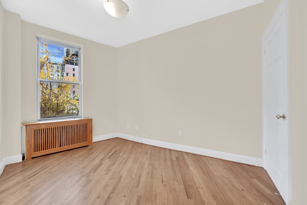 876 Lexington Avenue - Photo 3