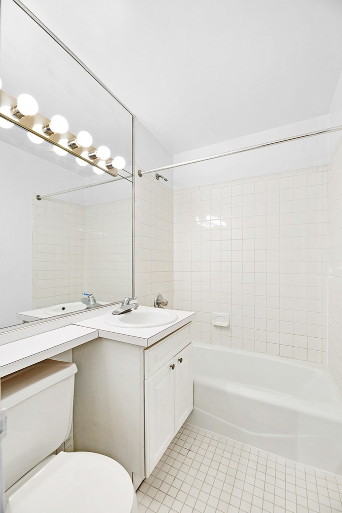 226 East 25th Street 5D - Photo 5