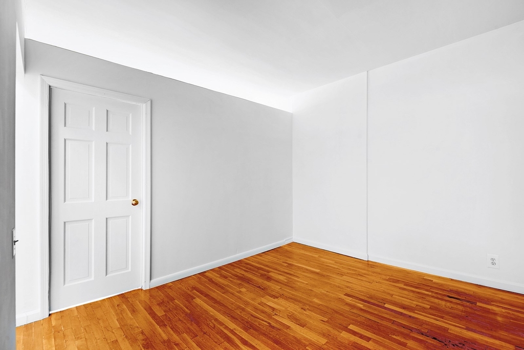 226 East 25th Street 5D - Photo 2