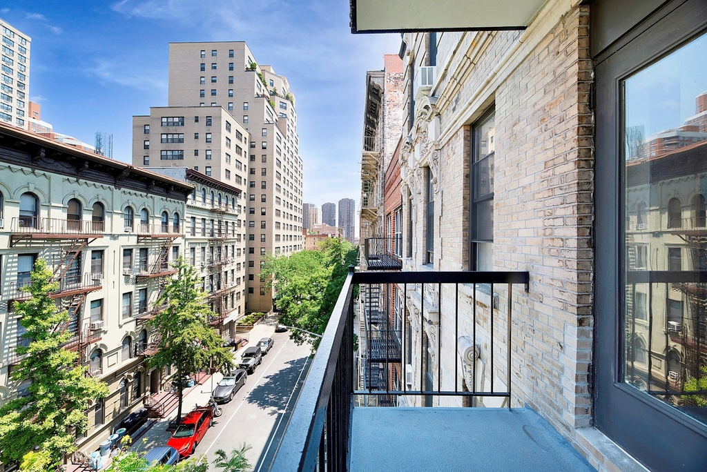 226 East 25th Street 5D - Photo 0