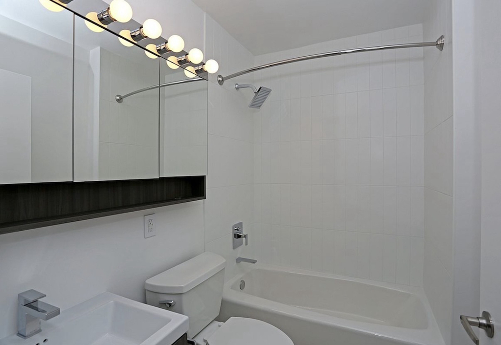 410 West 53rd Street - Photo 5