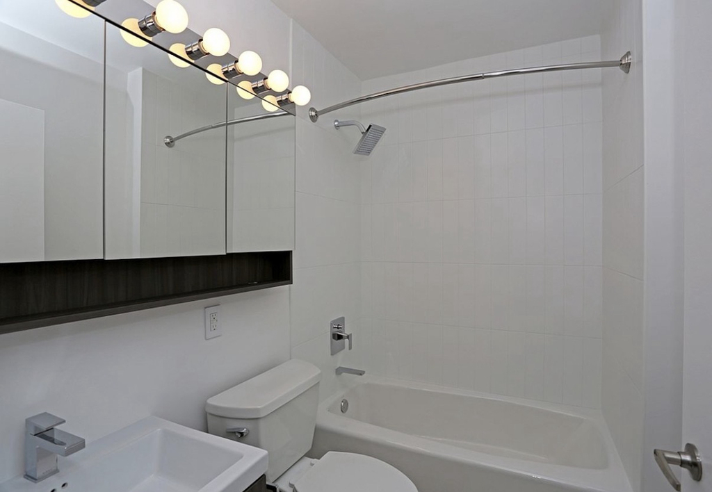 410 West 53rd Street - Photo 3