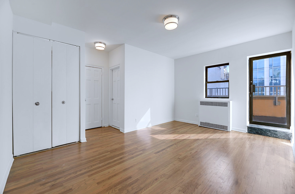Madison Avenue - Photo 2