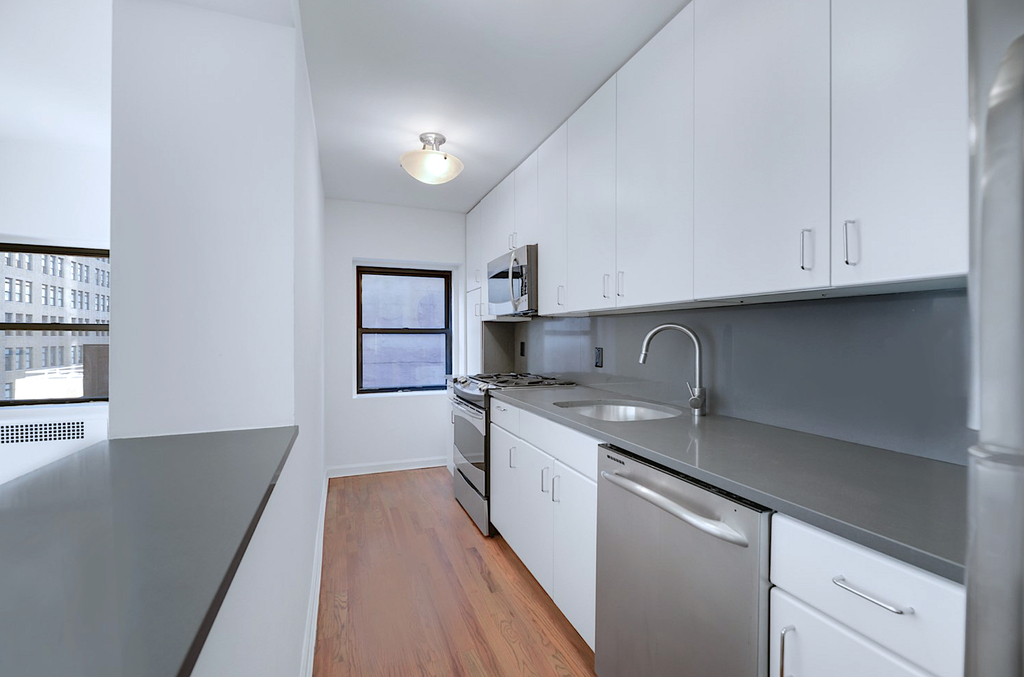 Madison Avenue - Photo 1