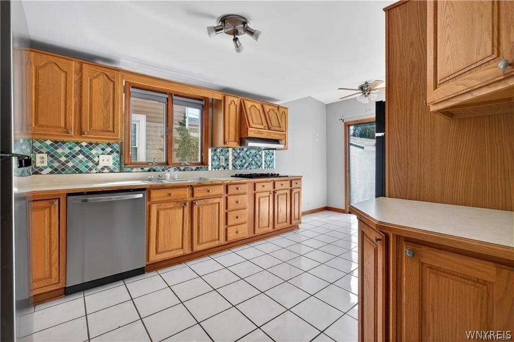172 Tremont Avenue - Photo 4