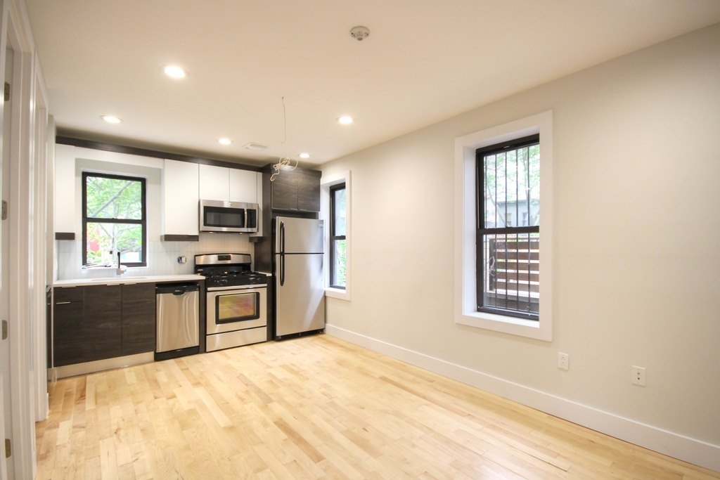 867 Metropolitan Avenue - Photo 0