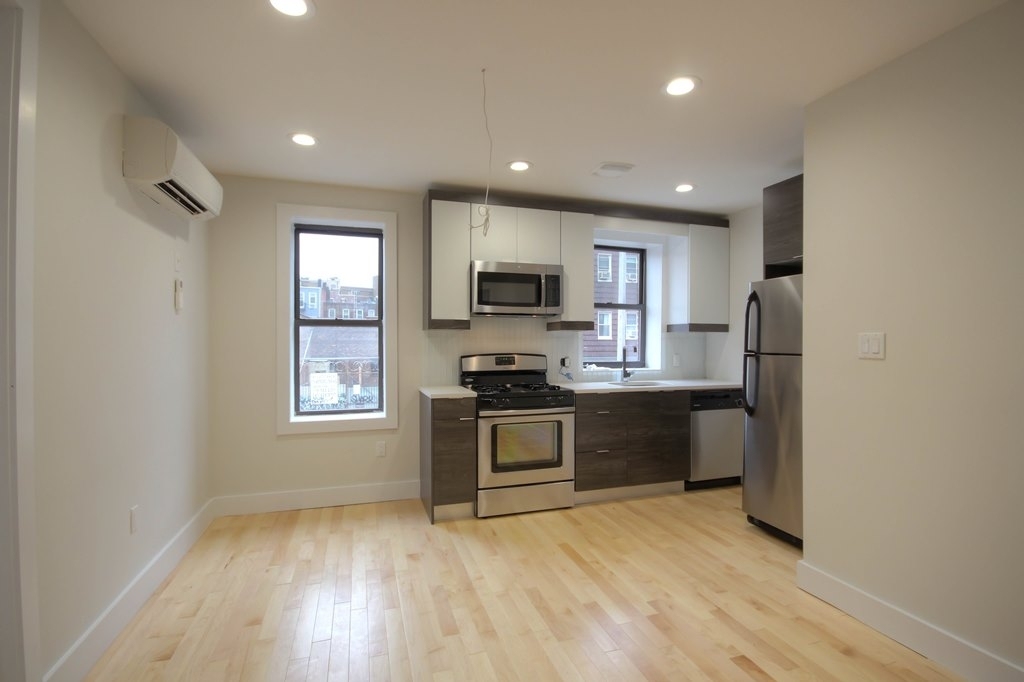 867 Metropolitan Avenue - Photo 7