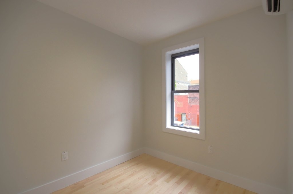 867 Metropolitan Avenue - Photo 8