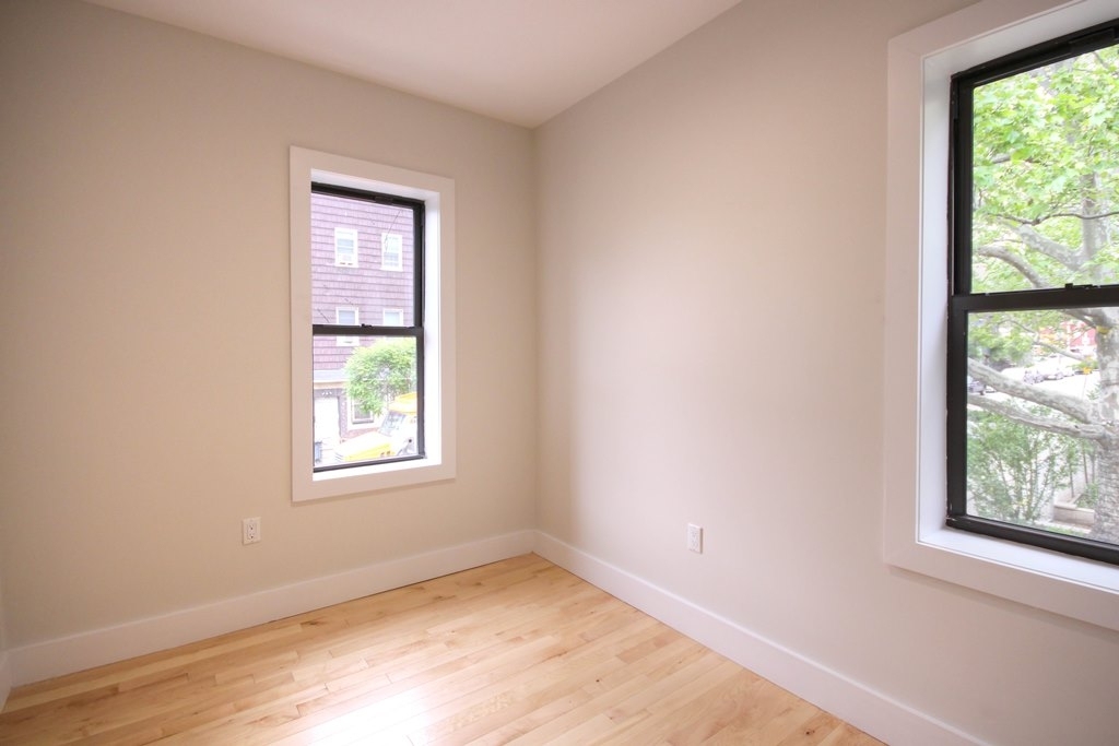 867 Metropolitan Avenue - Photo 5