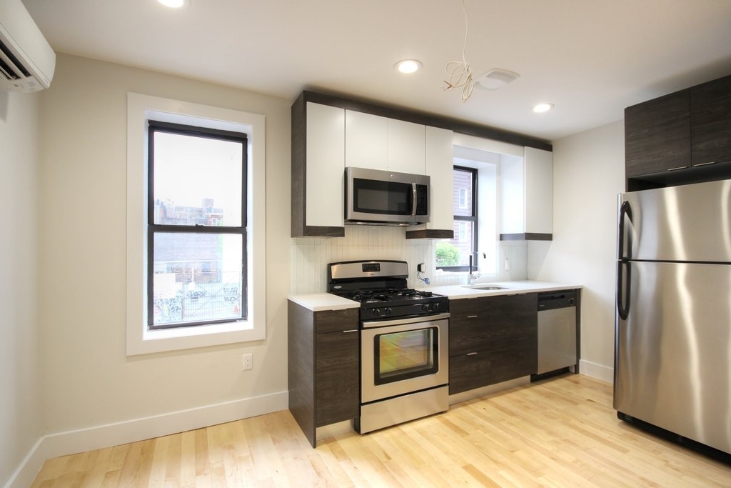 867 Metropolitan Avenue - Photo 12