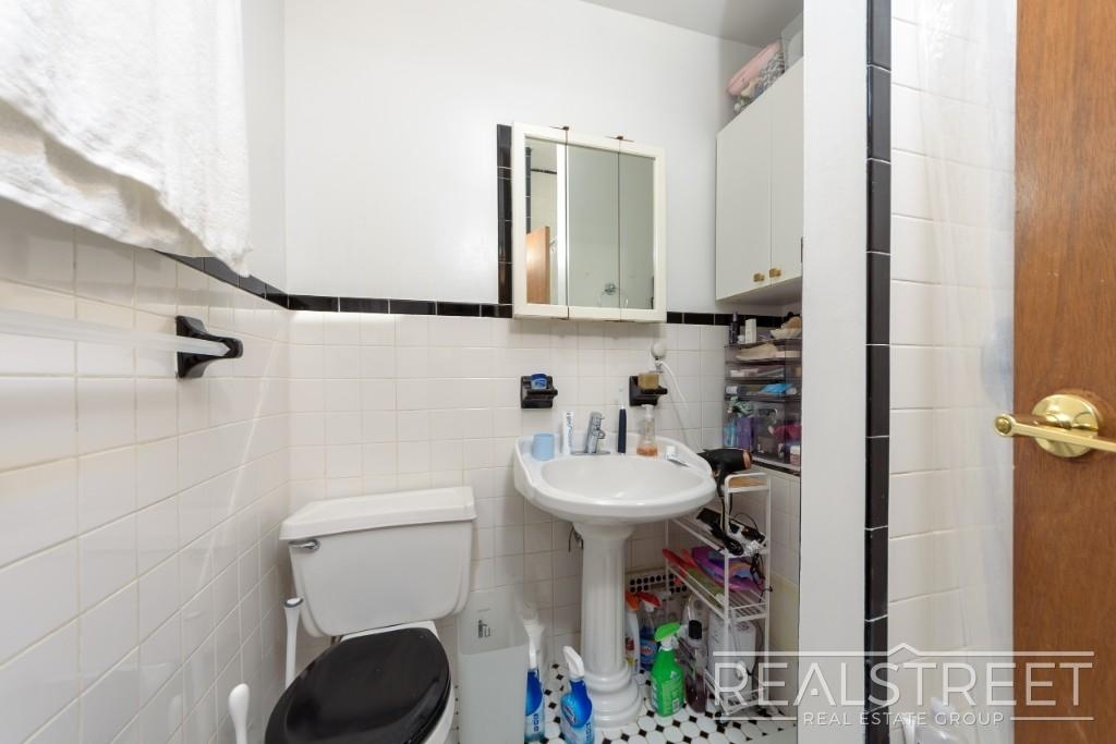 431 Clinton St - Photo 6
