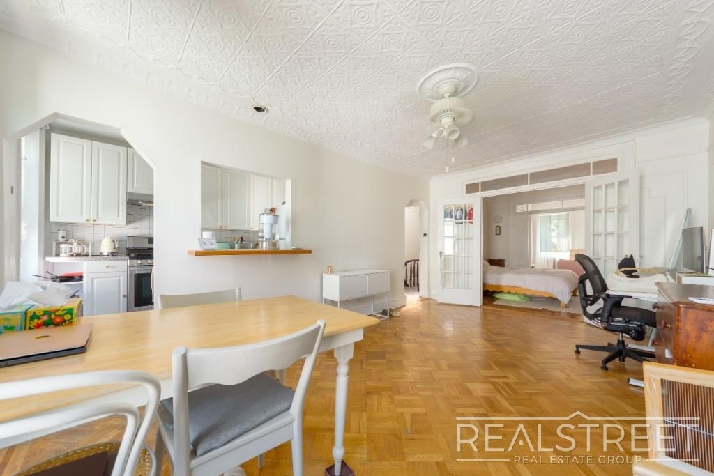 431 Clinton St - Photo 0