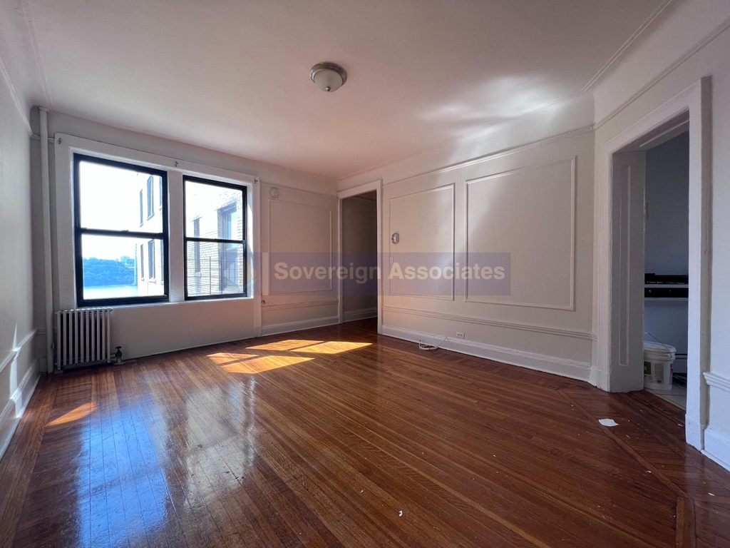 150 Haven Avenue - Photo 0