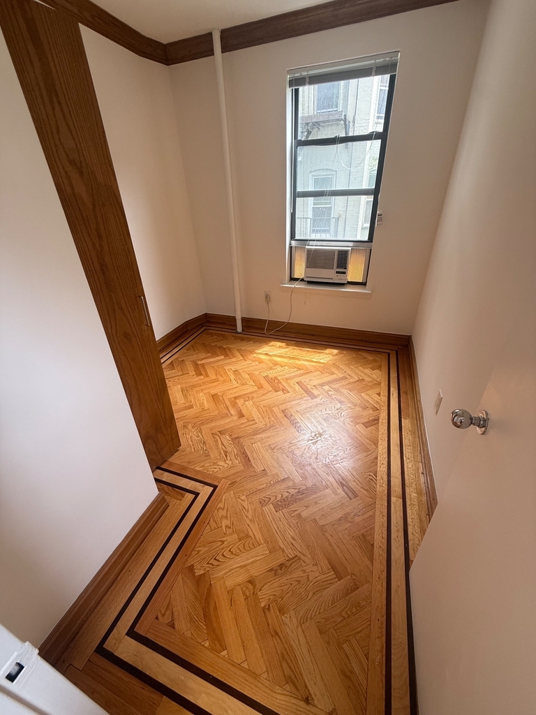 East 19th Street - Photo 4
