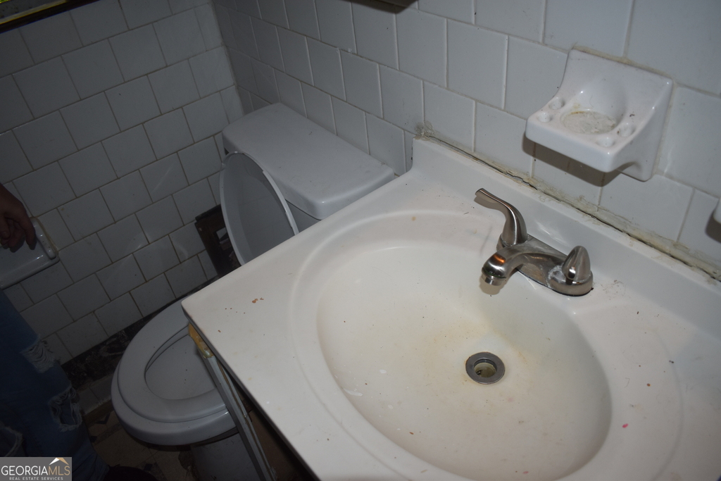 1387 Dewey Street - Photo 32