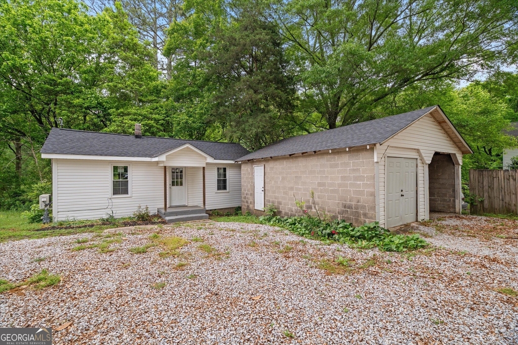 734 W College Street - Photo 1