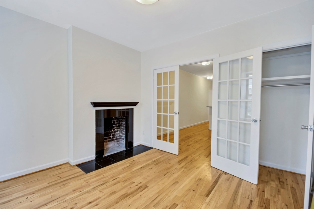 East 61st - Photo 3