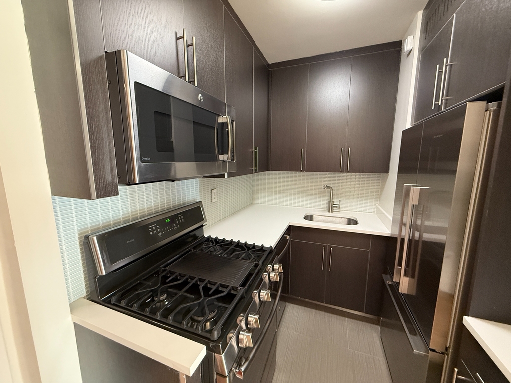 West 53rd Street - Photo 6