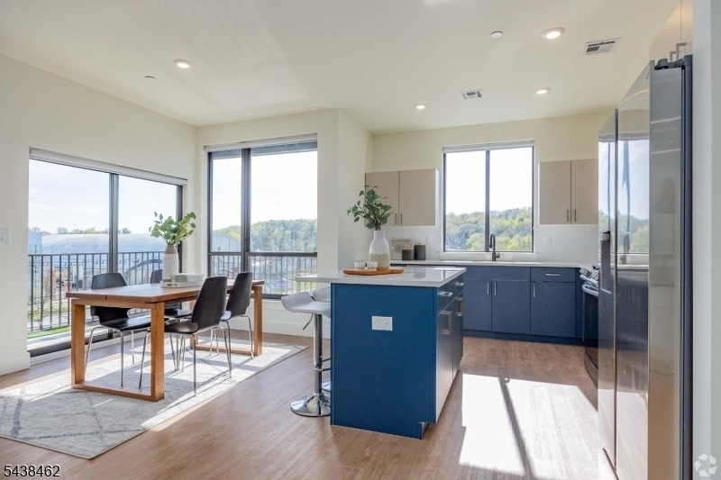 555 Northfield Ave - Photo 4