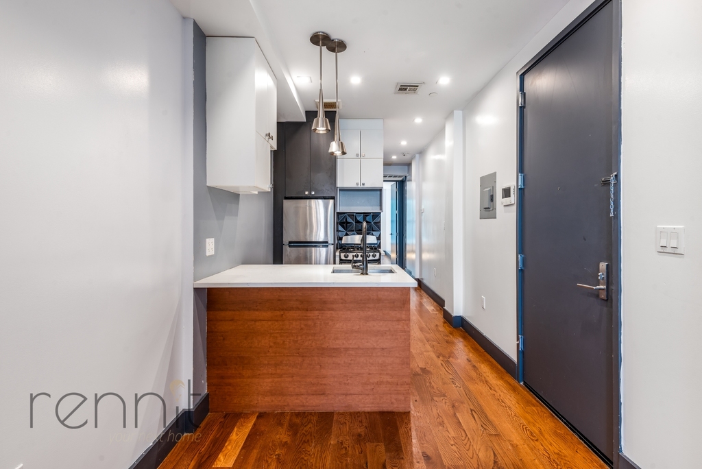 174 Knickerbocker Avenue - Photo 2