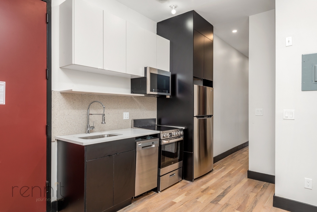 127 Thames Street - Photo 2