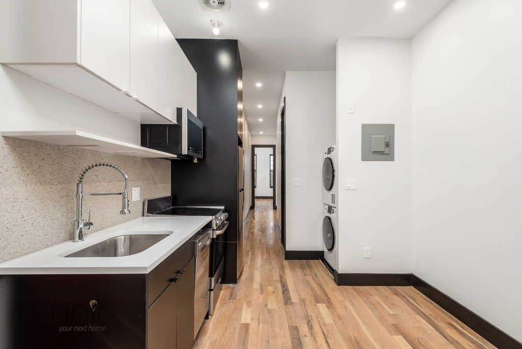 127 Thames Street - Photo 1