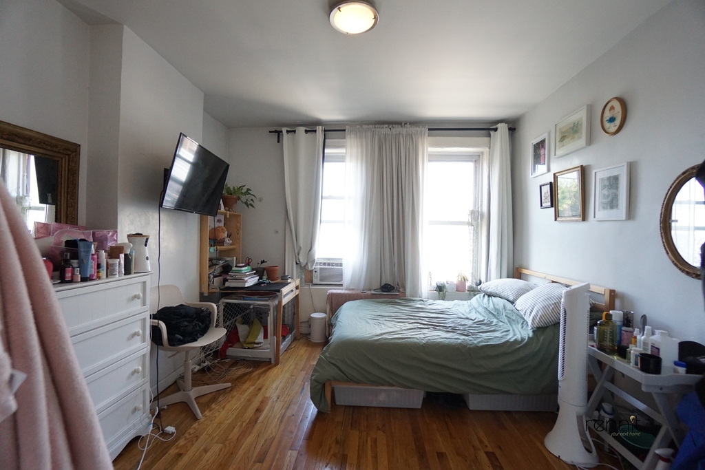 1354 Willoughby Avenue - Photo 5