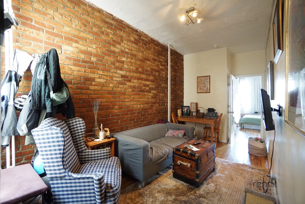 1354 Willoughby Avenue - Photo 2