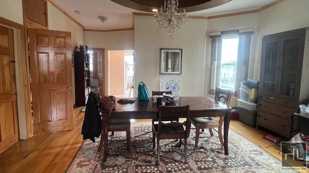 619 East 7 Street - Photo 0