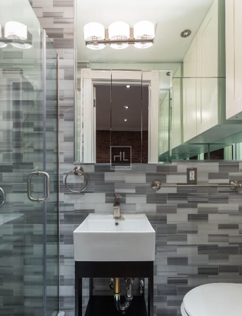 W 52nd St. - Photo 3